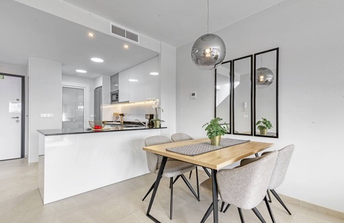 Orihuela Costa Apartamento | Apartamento 'Flamenca Village' con Piscina Compartida, Wi-Fi y Aire Acondicionado