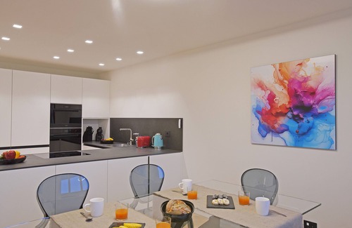 Salo Apartamento | Apartamento 'Flat 6' con vistas al lago, Wi-Fi y aire acondicionado