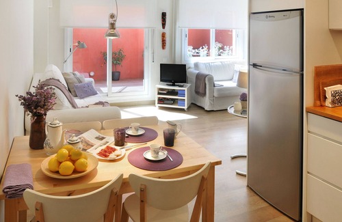 Gracia Apartamento | Apartamento con terraza en Gracia, cerca del Parque Güell y Sagrada Familia.