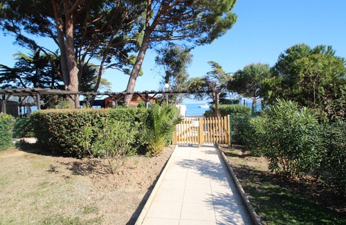 Rayol-Canadel-sur-Mer Apartamento | Apartment for 4 people waterfront in Le Lavandou Pierre et Vacances