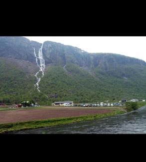 Lavangen Apartamento | Apartment for rent just in front of the midnight sun staircase