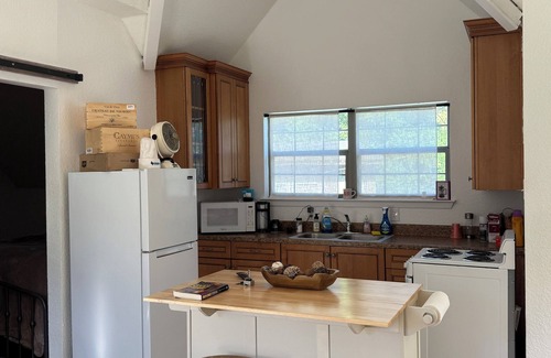 Westcliff Apartamento | apartment for weekend getaway in FW . Walking distance to TCU football stadium.