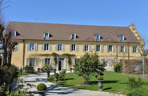 Noisy-le-Roi Villa | Apartment Forêt - 7 rooms - ground floor and first floor. Capacity 16 people