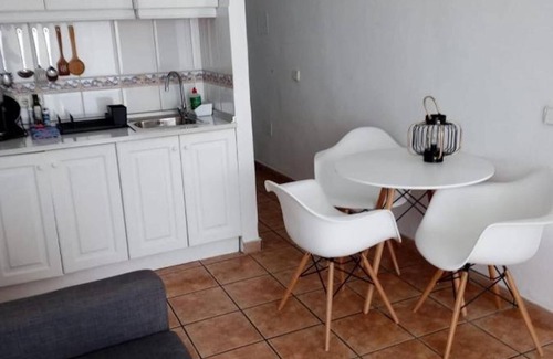Es Pujols Apartamento | Apartamento 'Formentera Suite 10' con balcón, Wi-Fi y aire acondicionado