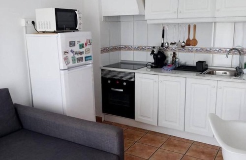 Es Pujols Apartamento | Apartamento 'Formentera Suite 10' con balcón, Wi-Fi y aire acondicionado