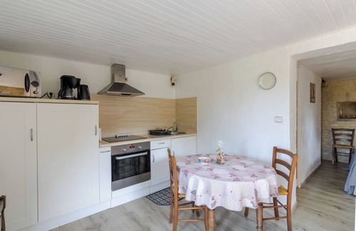 Cenac-et-Saint-Julien Apartamento | Apartamento 'Lalande' con piscina compartida, terraza compartida y Wi-Fi