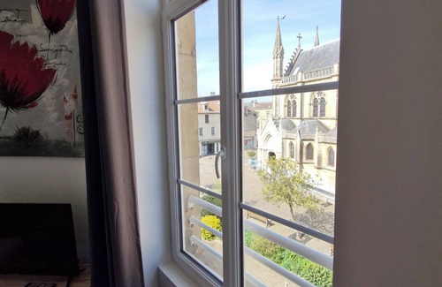 Douvres-la-Delivrande Apartamento | Apartment Basilique VII city center view