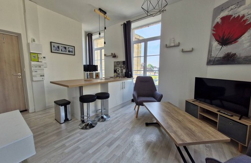Douvres-la-Delivrande Apartamento | Apartment Basilique VII city center view