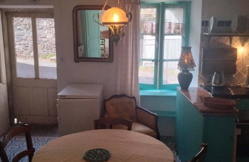 La Salvetat-sur-Agout Apartamento | Apartment in the Center of La Salvetat-sur-Agout with Balcony and Mountain View