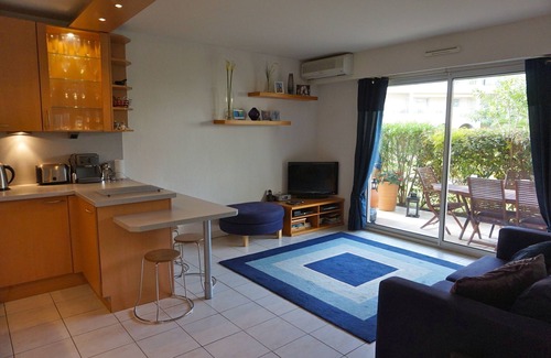 Mandelieu-La-Napoule Apartamento | Apartamento en zona tranquila. Ideal para parejas y familias jóvenes.