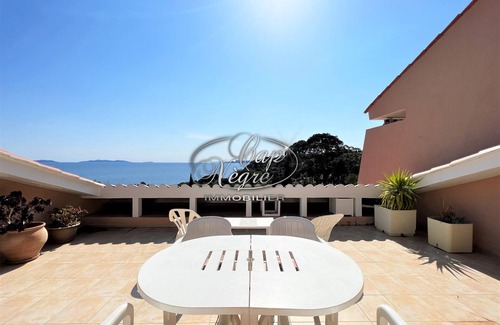 Le Rayol Apartamento | Apartment with terrace and sea view near Rayol Beach