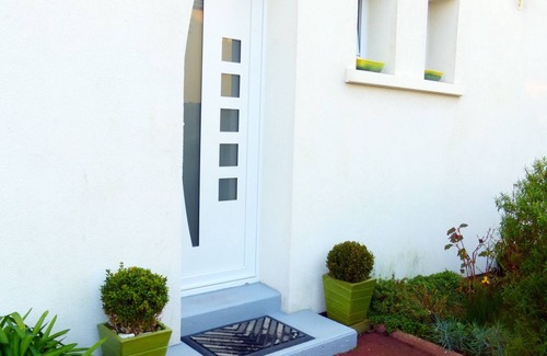 Saint-Cast-le-Guildo Apartamento | Apartamento en casa grande con entrada independiente y estacionamiento, terraza, jardín.