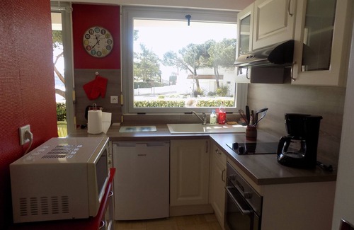 Saint-Palais-sur-Mer Apartamento | Apartamento con vista al mar y playa Nauzan-