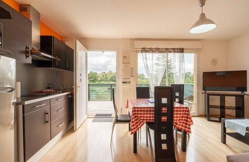 Saint-Simon-de-Bordes Apartamento | Apartamento 'Le Clos Du Champ De L'Amour - Fort Boyard' con piscina privada y aire acondicionado
