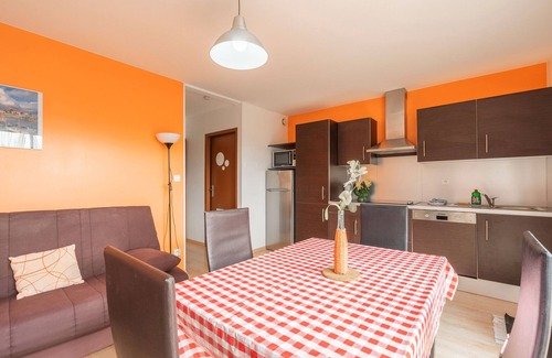 Saint-Simon-de-Bordes Apartamento | Apartamento 'Le Clos Du Champ De L'Amour - Saintes' con piscina privada, Wi-Fi y aire acondicionado