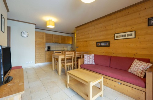 Sainte-Foy-Tarentaise Apartamento | Apartamento 'B56 - Eco Le Ruitor' con vistas a la montaña y balcón