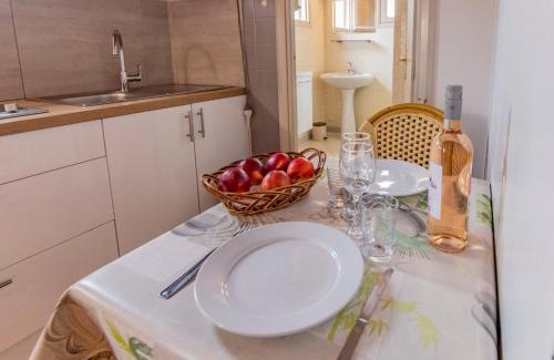 Saintes-Maries-de-la-Mer Apartamento | Apartment Le Soleil Camarguais-1 by Interhome