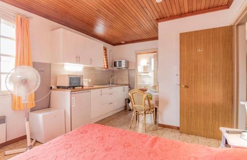 Saintes-Maries-de-la-Mer Apartamento | Apartment Le Soleil Camarguais-1 by Interhome