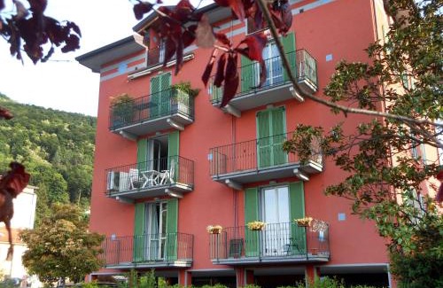 Porto Ceresio Apartamento | Apartment Franco by Interhome
