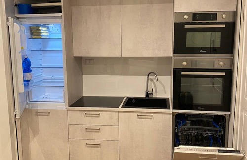 Fregenae Apartamento | Apartamento 'Fregene Tiny House Cerca del Mar' con terraza, Wi-Fi y aire acondicionado