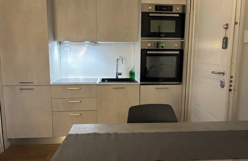 Fregenae Apartamento | Apartamento 'Fregene Tiny House Cerca del Mar' con terraza, Wi-Fi y aire acondicionado