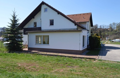 Dolni Lanov Casa | Apartamento Frida-Rosa en las montañas gigantes