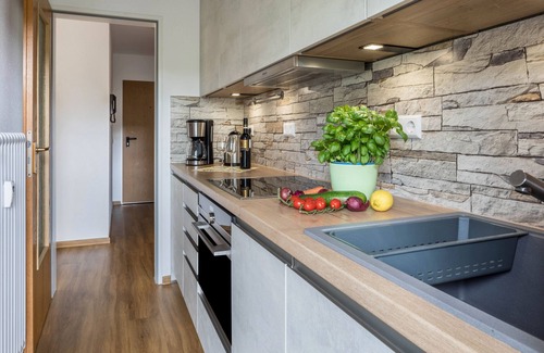 Titisee-Neustadt Apartamento | Apartamento 'Friedolin' con vistas a la montaña, terraza privada y Wi-Fi