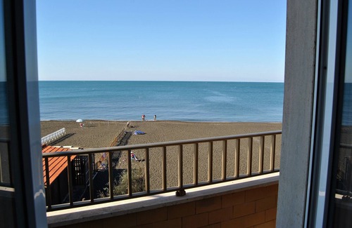 Ladispoli Apartamento | APARTAMENTO FRENTE AL MAR por Silvia y Massimo