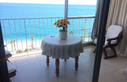Velilla-Taramay Apartamento | APARTAMENTO PRIMERA LINEA DE PLAYA.. VISTAS AL MAR