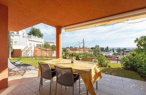 Torreblanca Apartamento | "Fuengirola Hills with Seaviews" con vistas al mar piscina, Wi-Fi, jardín y terraza