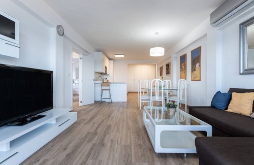 Fuengirola City Centre Apartamento | Apartamento 'Fuengirola Vistas al Mar' con vistas al mar, Wi-Fi y aire acondicionado.