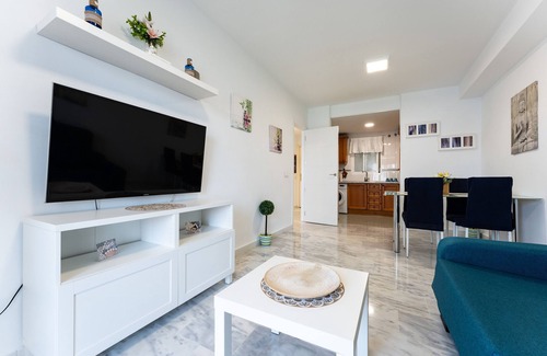 Torreblanca Apartamento | Apartamento 'Fuengirola Los Pacos Vistamar' con vistas al mar, Wi-Fi y aire acondicionado.