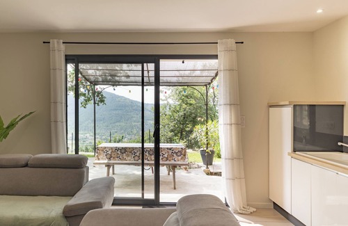 Vesseaux Apartamento | Apartamento "Gîte les Monteils" con vistas a la montaña, terraza privada y aire acondicionado