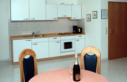 Bad Buchau Apartamento | Apartamento 'Gästehaus Zum See' con balcón y Wi-Fi