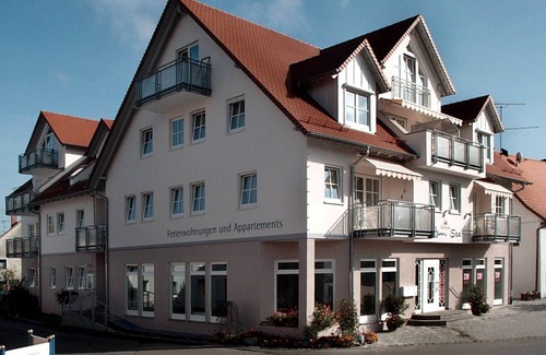Bad Buchau Apartamento | Apartamento 'Gästehaus Zum See' con balcón y Wi-Fi