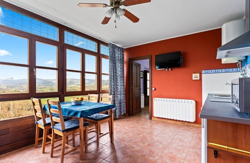 Tornon Apartamento | Apartamento 'Geometría' con vistas a la montaña, terraza compartida y Wi-Fi