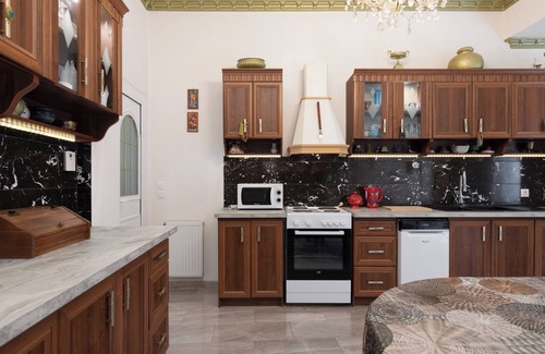 Salamis Villa | Apartamento 'Golden Seaside House number 1' con vistas al mar, jardín y Wi-Fi