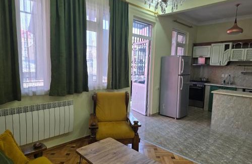 Old Boulevard Apartamento | Apartment Gorgiladze