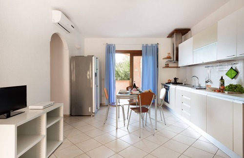 Monte Petrosu Apartamento | Apartamento 'Granito's' con vistas parciales al mar, Wi-Fi y aire acondicionado