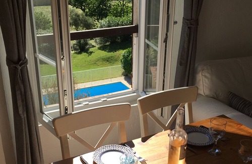 La Garde-Freinet Apartamento | Apartamento Golfo de Saint Tropez, piscina, tenis, Wifi, aire acondicionado.