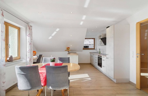 Frickingen Apartamento | Apartamento 'Haus Am Ettenberg' con balcón y Wi-Fi