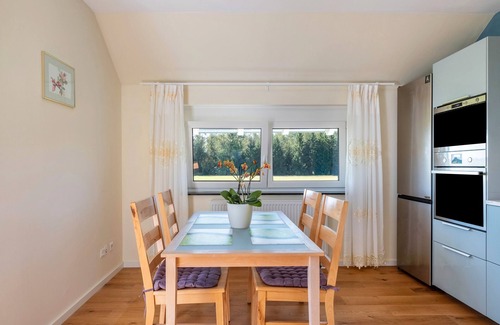 Roetenbach Apartamento | Apartment 'Haus Rosengarten' with Balcony and Wi-Fi