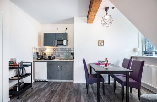 Undeloh Apartamento | Apartamento 'Haus Wacholder Wohnung 1' con jardín compartido, balcón y Wi-Fi