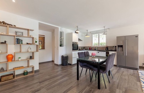 Sausset-les-Pins Apartamento | Apartamento 'Havre De Paix 500m De La Mer' con terraza privada, Wi-Fi y aire acondicionado