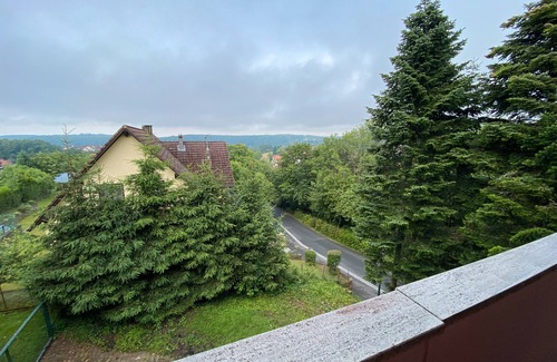 La Petite-Pierre Apartamento | Apartamento 'Hebergement Dans Villa Du Kirchberg' con jardín privado, balcón y Wi-Fi