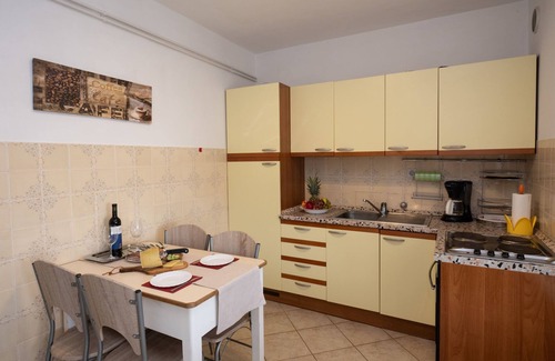 Icici Apartamento | Apartamento Hela by Interhome