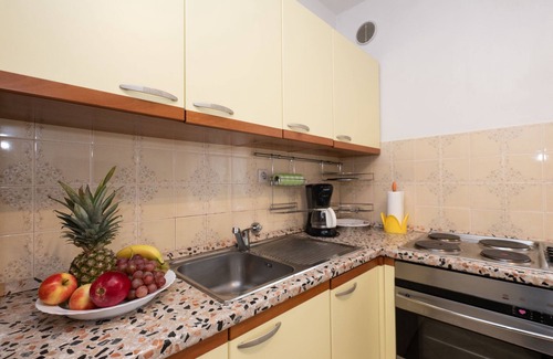 Icici Apartamento | Apartamento Hela by Interhome