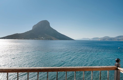 Massouri Apartamento | Apartamento 'Hera Sea View' con jardín compartido, Wi-Fi y aire acondicionado.