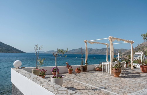 Massouri Apartamento | Apartamento 'Hera Sea View' con jardín compartido, Wi-Fi y aire acondicionado.