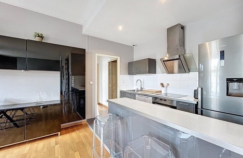 Metz-Centre – Ancienne Ville Apartamento | Apartment, high standard, view of the Cathedral and Temple Neuf, with parking lot